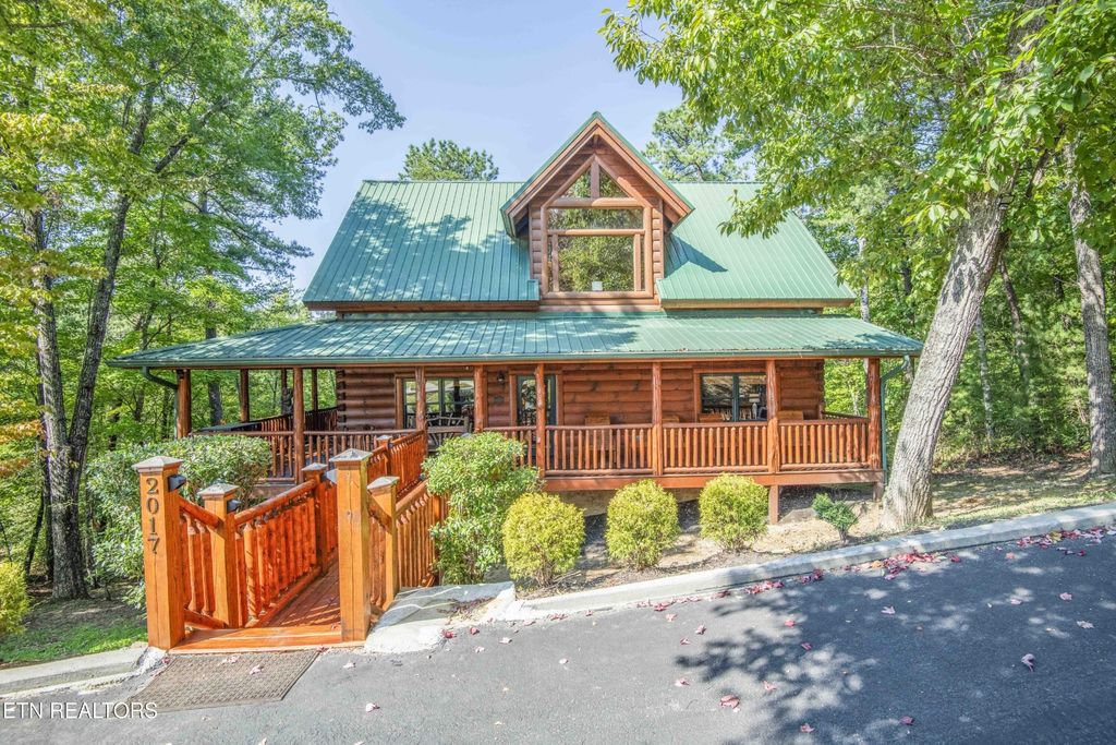 2017 Smoky Cove Rd, Sevierville
