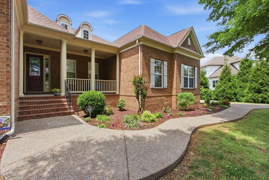 2083 Autumn Ridge Way, Spring Hill