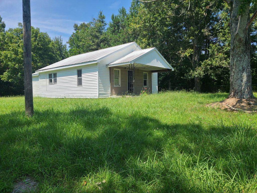 648 Hunt Road Se, Cleveland