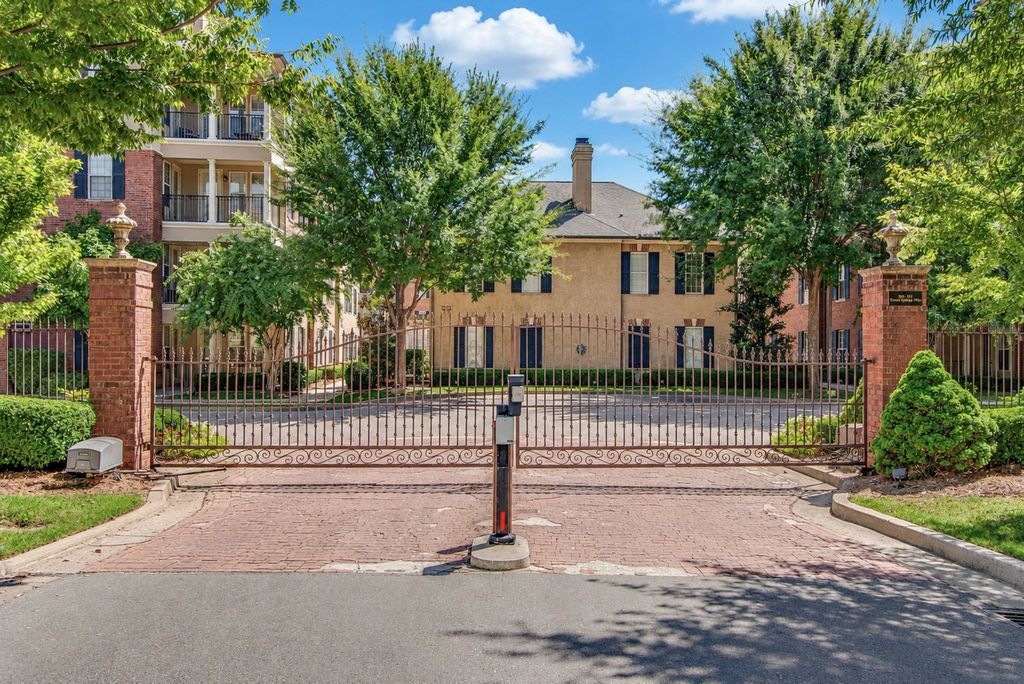 307 Seven Springs Way 102, Brentwood