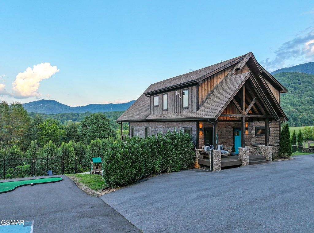 3379 Robeson Road, Sevierville