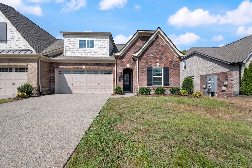 128 Owl Hollow Rd, Hendersonville