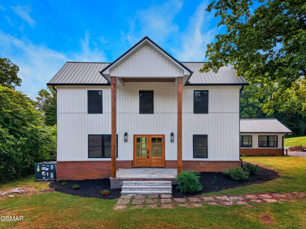 145 W Meeting Street, Dandridge