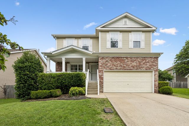 121 Cavalier Dr, Hendersonville
