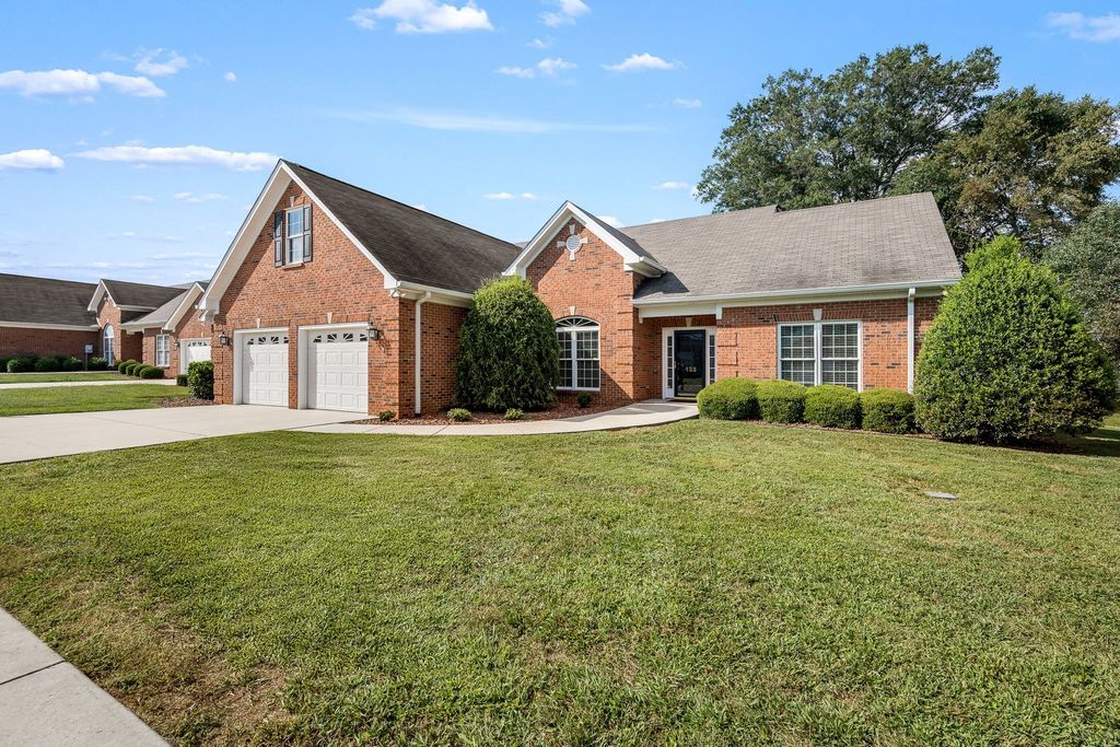 123 Magnolia Glen Circle, Manchester