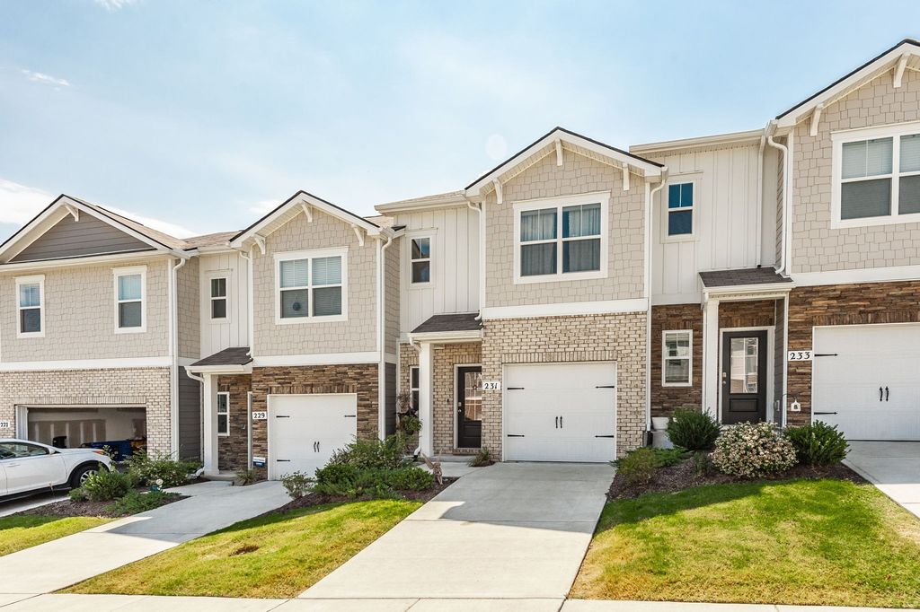 231 Redhead Ln, Lebanon