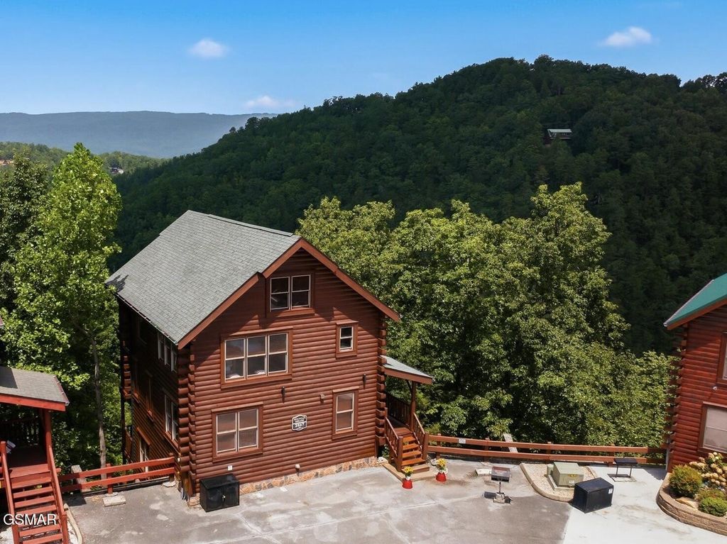 2867 White Oak Ridge Lane, Sevierville