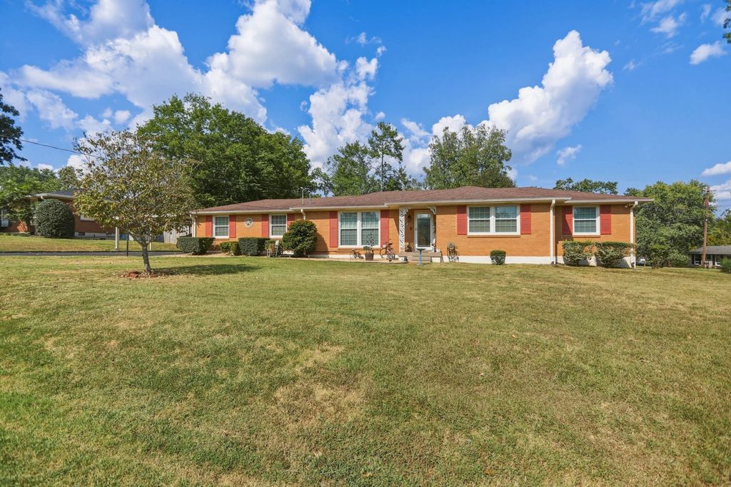 110 La Bar Dr, Hendersonville
