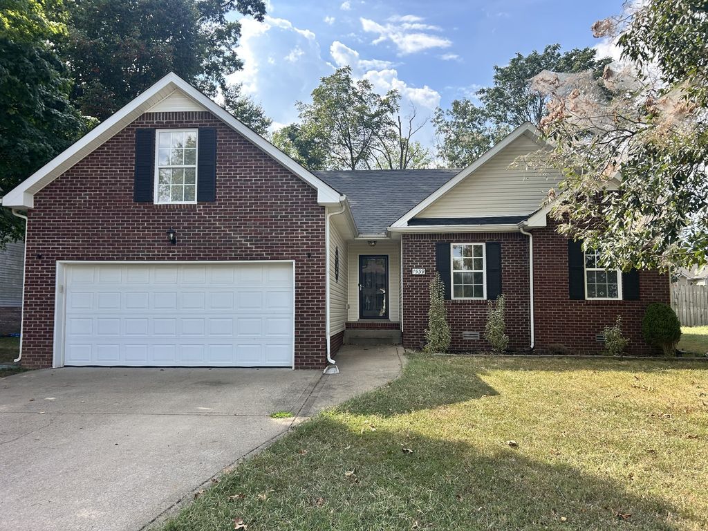 1539 Barrywood Cir W, Clarksville