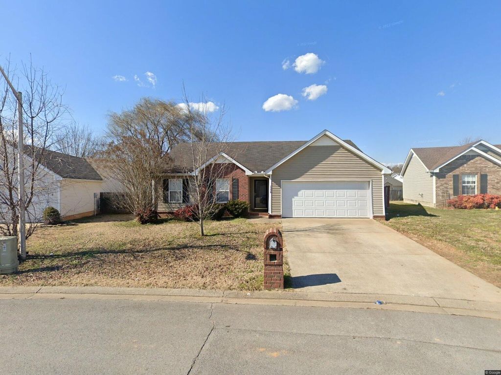 1328 Mac Duff Dr, Murfreesboro
