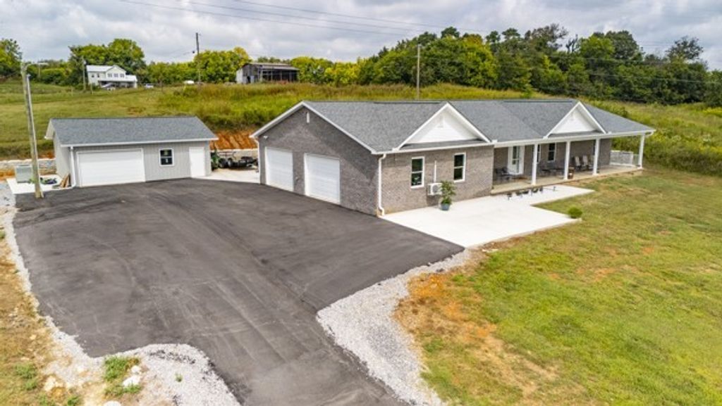 1385 Valley Home Rd, Dandridge