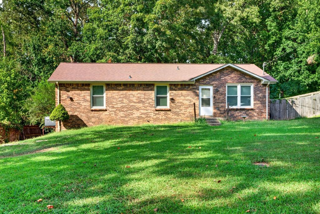 405 Corinne Cir, Clarksville