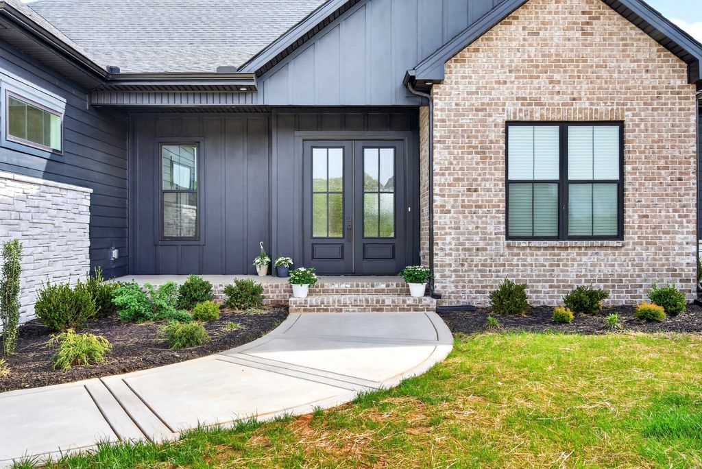 2 Pace Rd, Clarksville