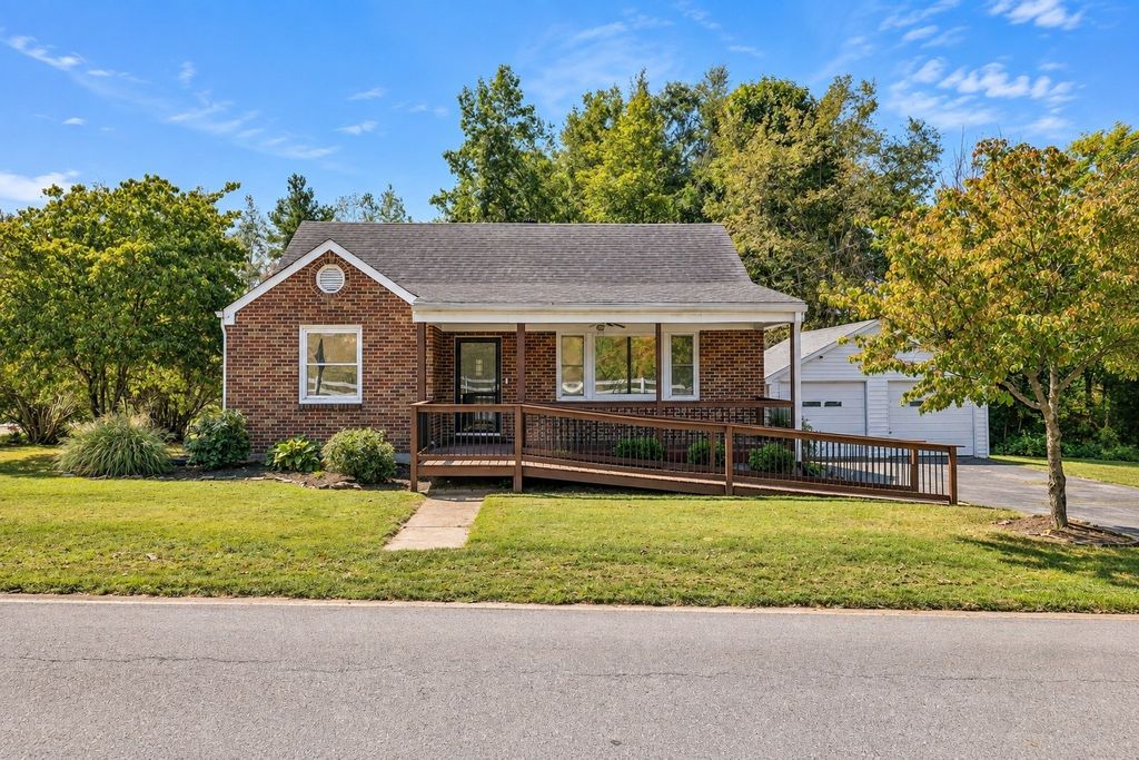 583 Brattontown Cir, Lafayette