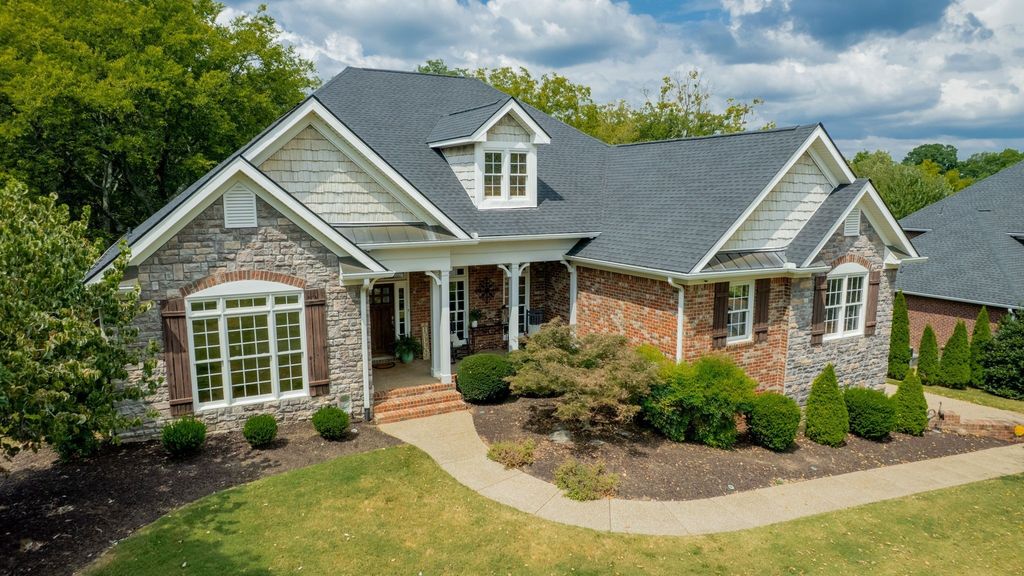 520 Derby Downs, Lebanon