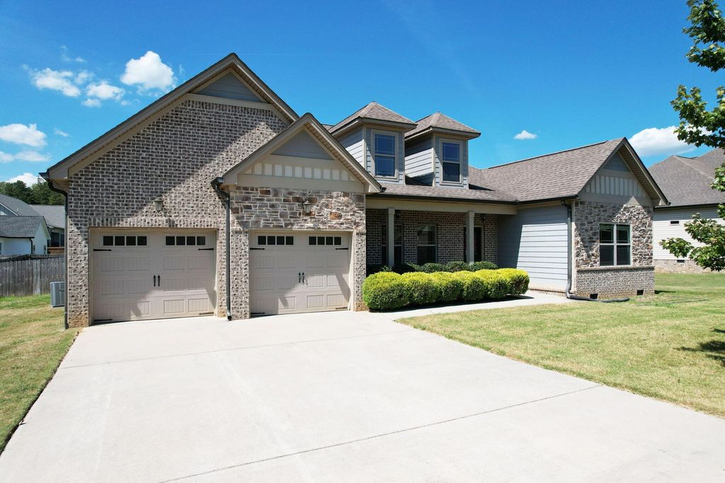 210 Winding Glen Drive Nw, Cleveland