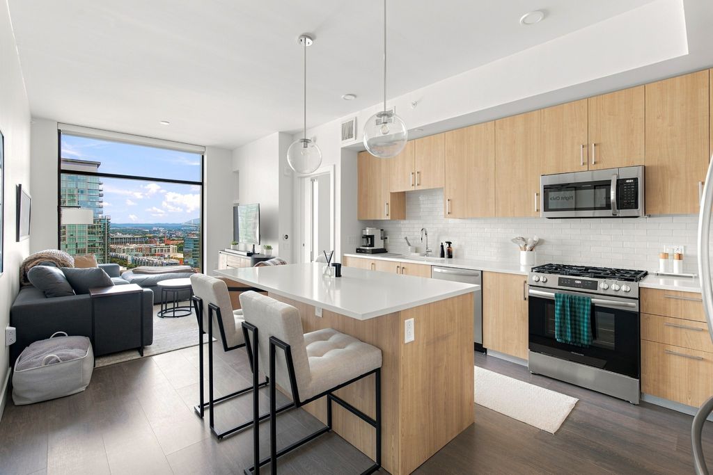 1212 Demonbreun St 1811, Nashville