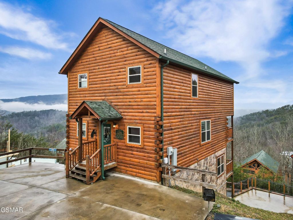 1246 Bird Nest Way, Sevierville