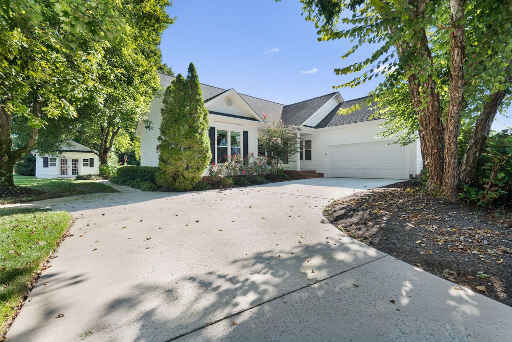 173 Cottonwood Bnd Nw, Cleveland