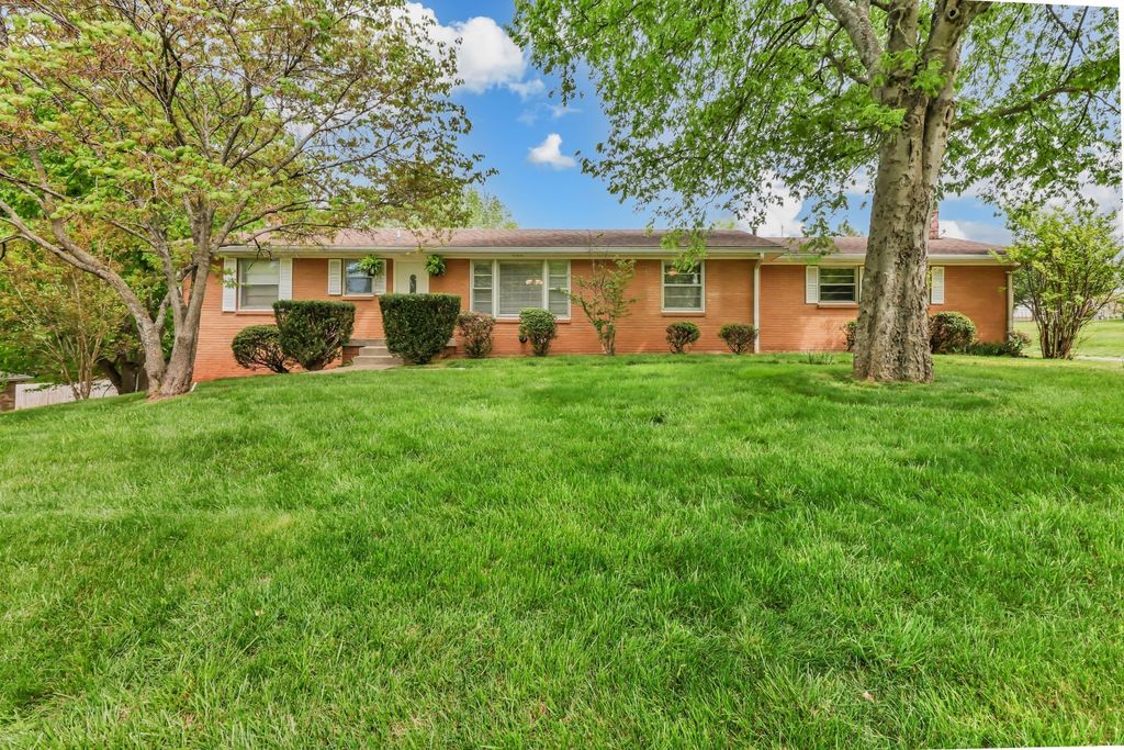 1311 Oak Hill Dr, Clarksville