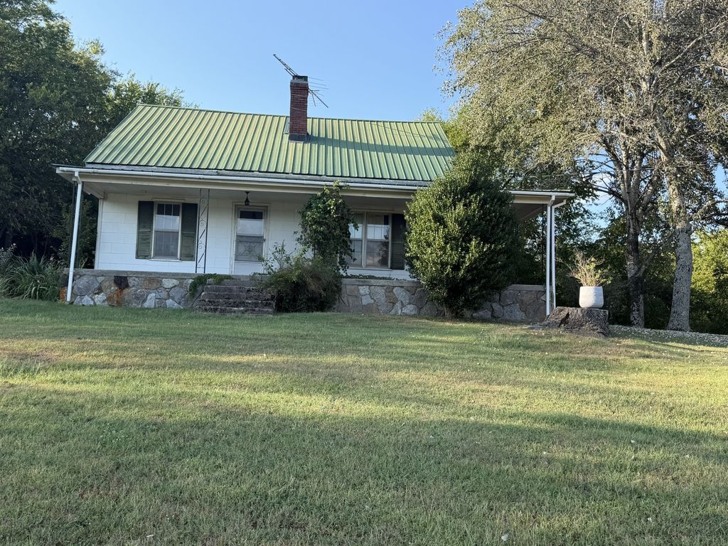 300 W Main St, Auburntown