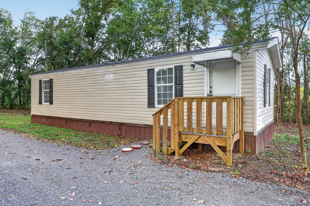 310 Carter Ln, Castalian Springs