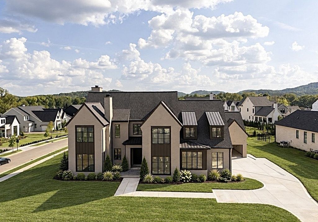 8107 Turning Point Dr, Brentwood