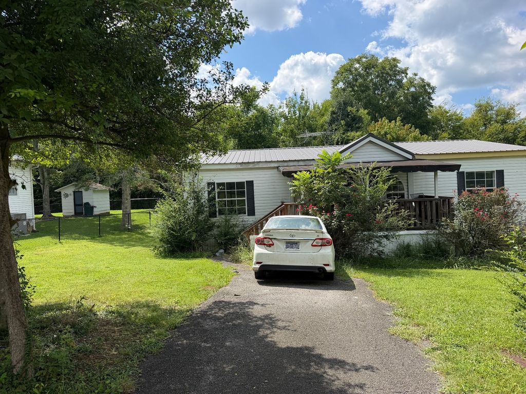 196 County Road 890, Etowah