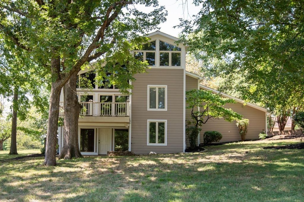 179 Clifftop Dr, Hendersonville