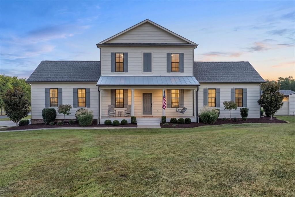 1201 Carters Creek Pike, Columbia