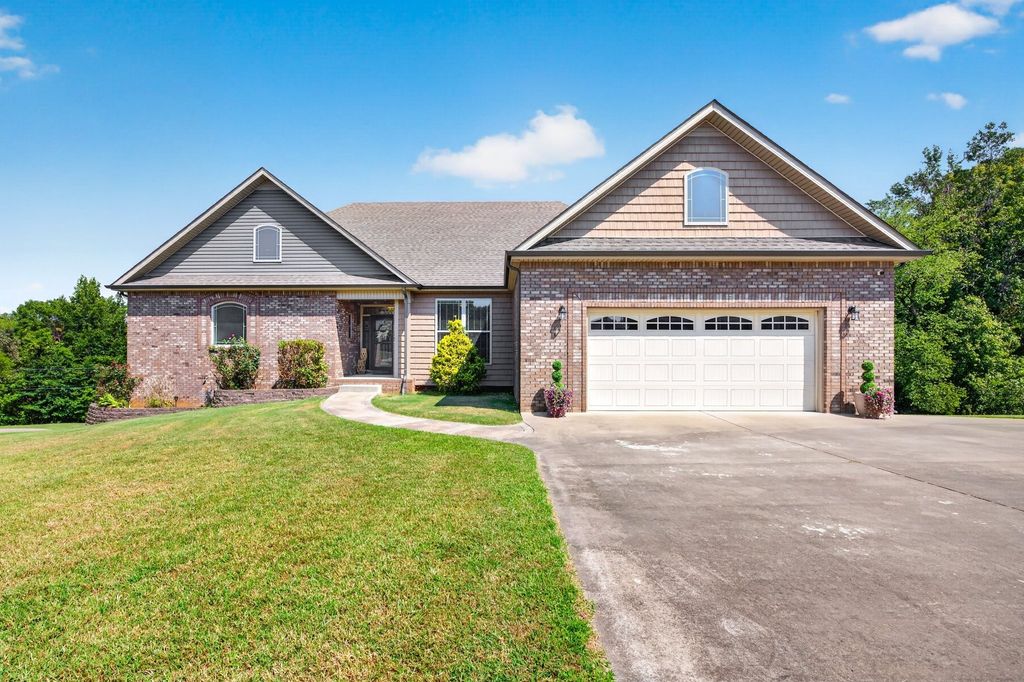 814 Iron Wood Cir, Clarksville