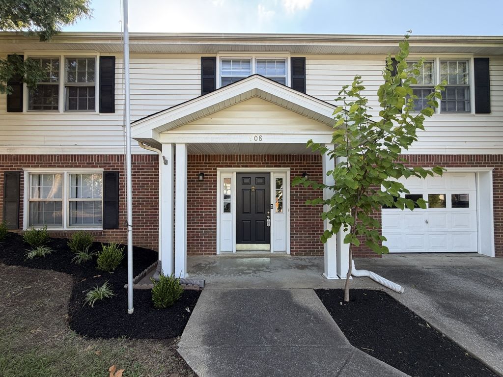 908 Poppy Dr, Clarksville