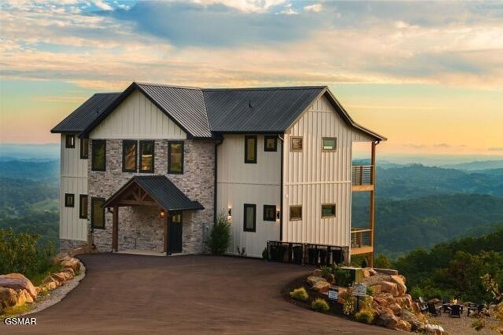 859 Copper Pot Way, Sevierville