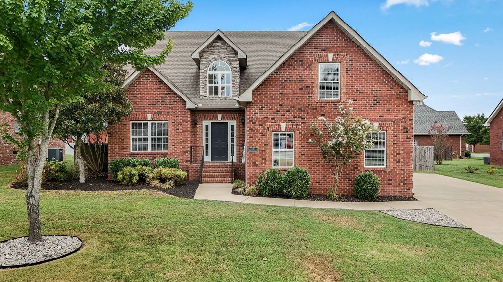 1921 Walking Dr, Murfreesboro