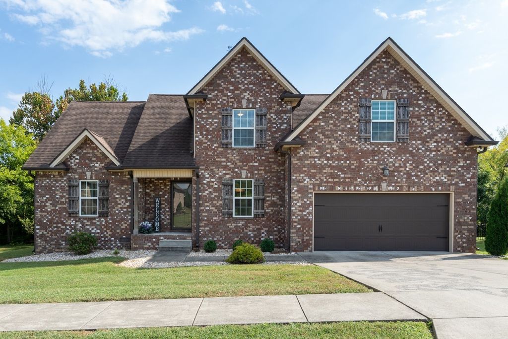 202 Hickory Pointe Dr, Lebanon