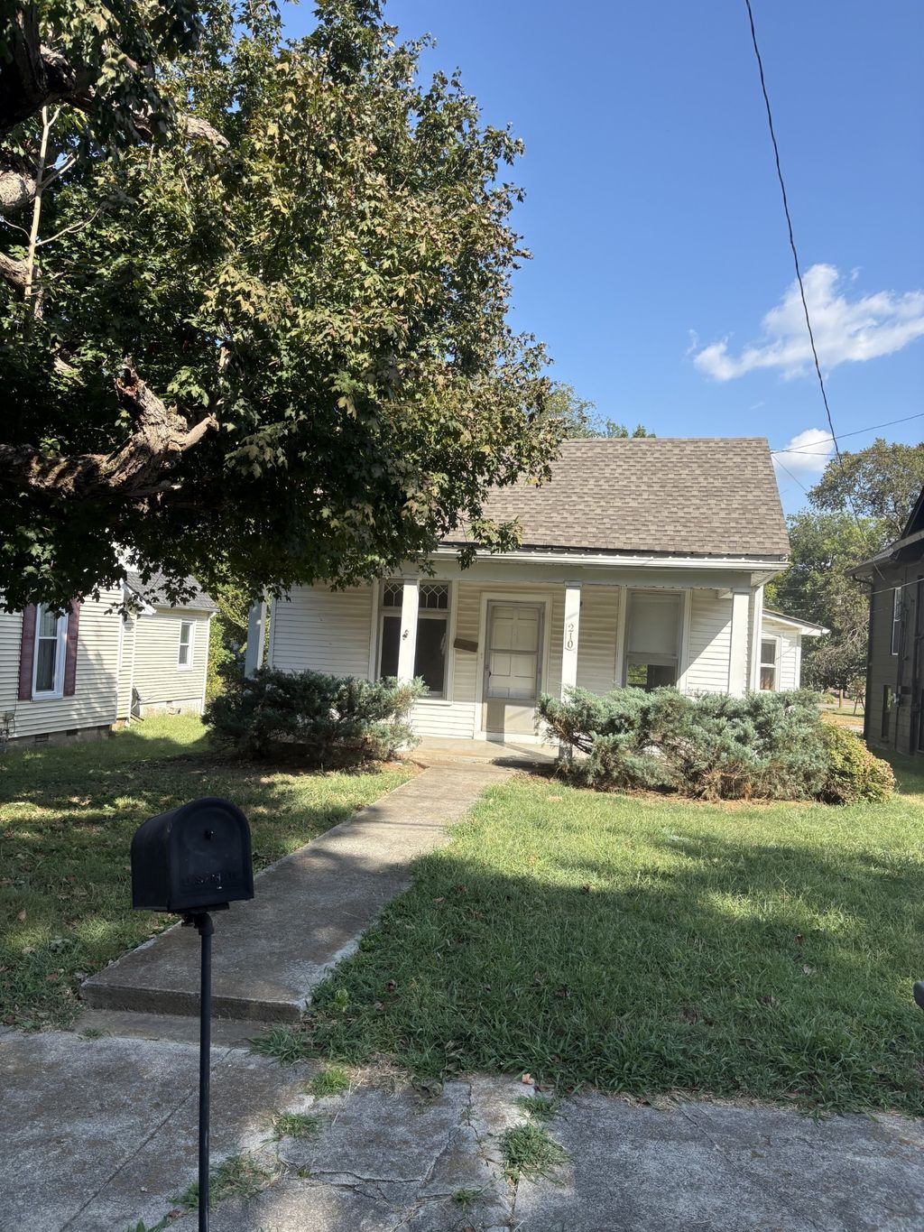 210 N Oak St, Springfield