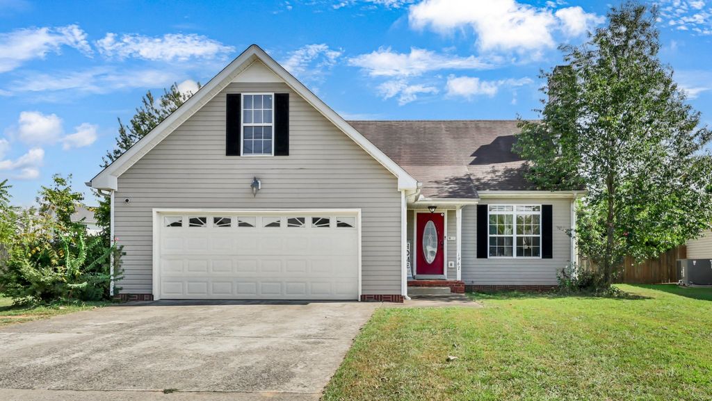 1967 Whirlaway Cir, Clarksville