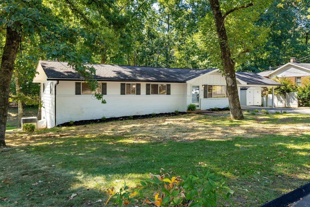 1109 Peerless Drive Nw, Cleveland