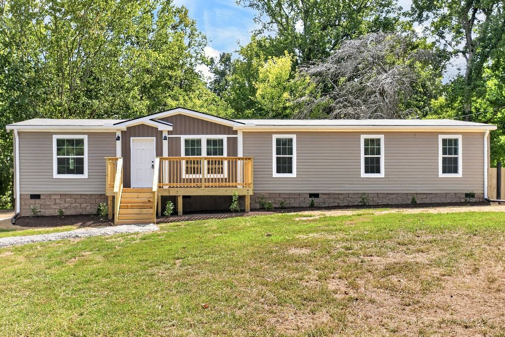 3479 Lake Rd, Woodlawn