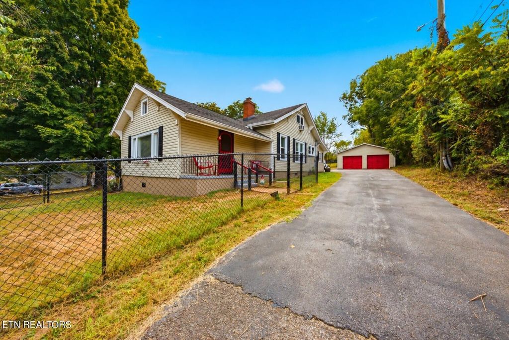 7427 Andersonville Pike, Knoxville