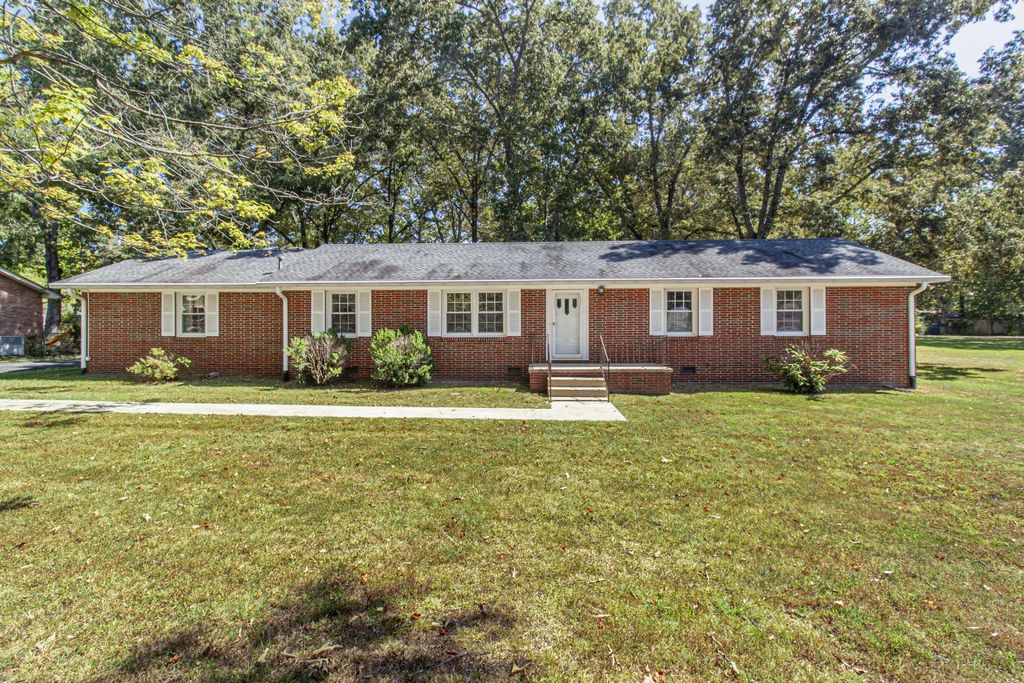 214 Crestwood Dr, Tullahoma