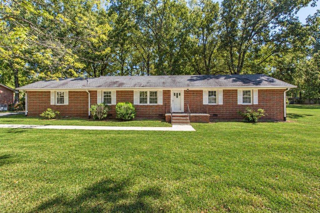 214 Crestwood Dr, Tullahoma