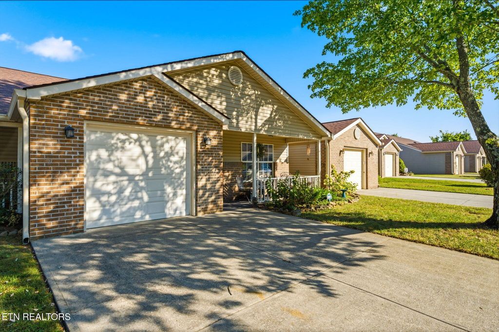 10017 Gate Post Way, Knoxville
