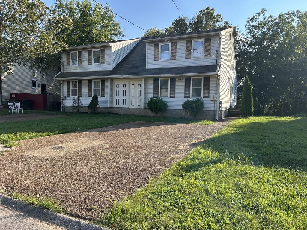 1319 Hickory Park Ct W, Antioch