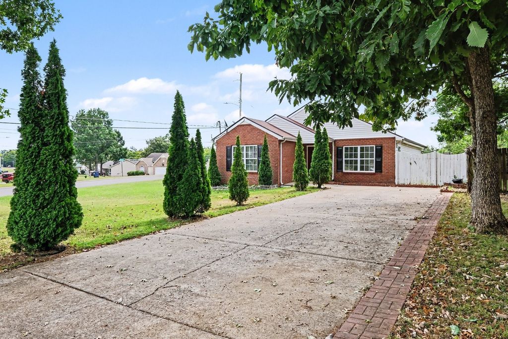 810 Keith Dr, La Vergne