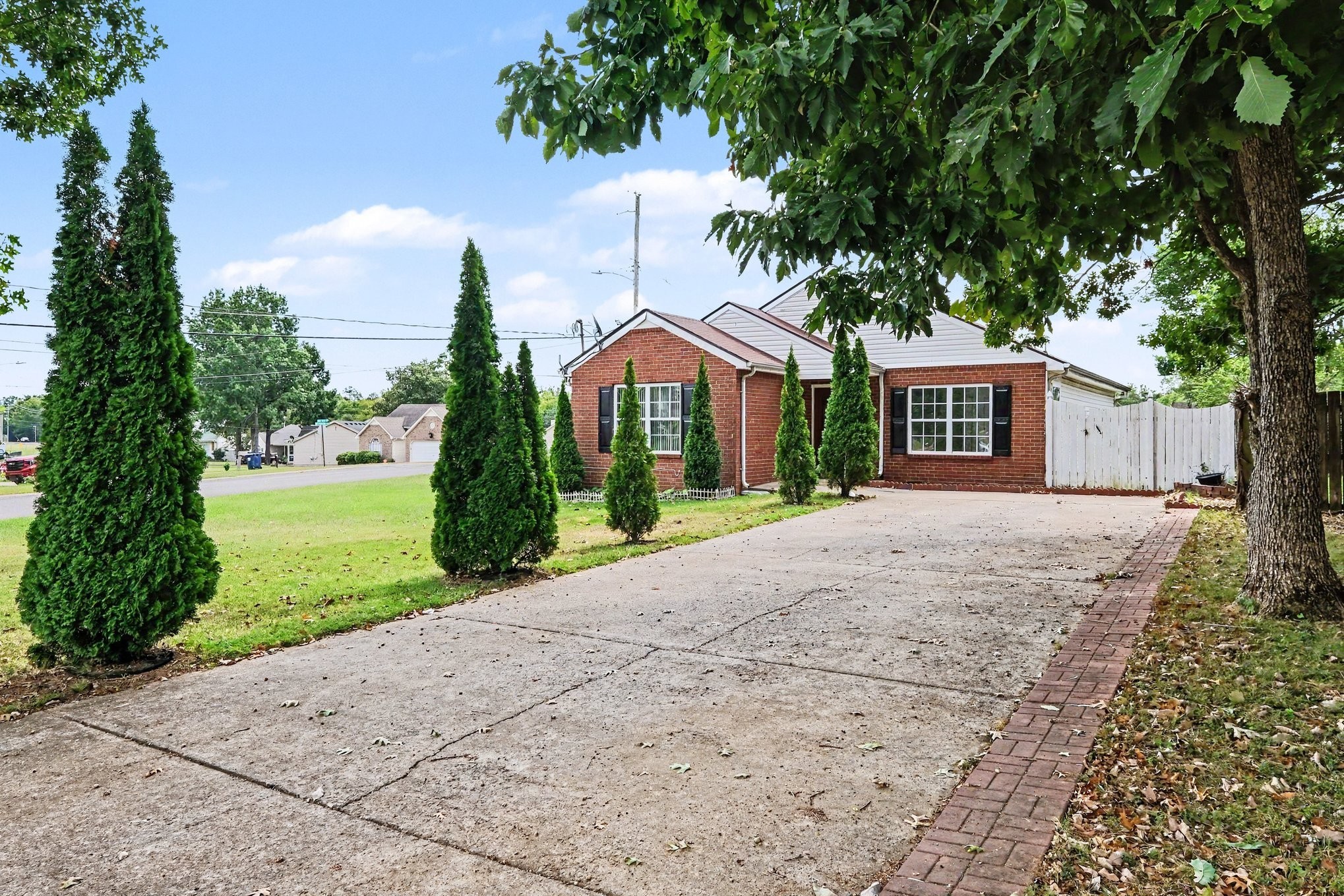 Home for sale in 810 Keith Dr La Vergne, TN