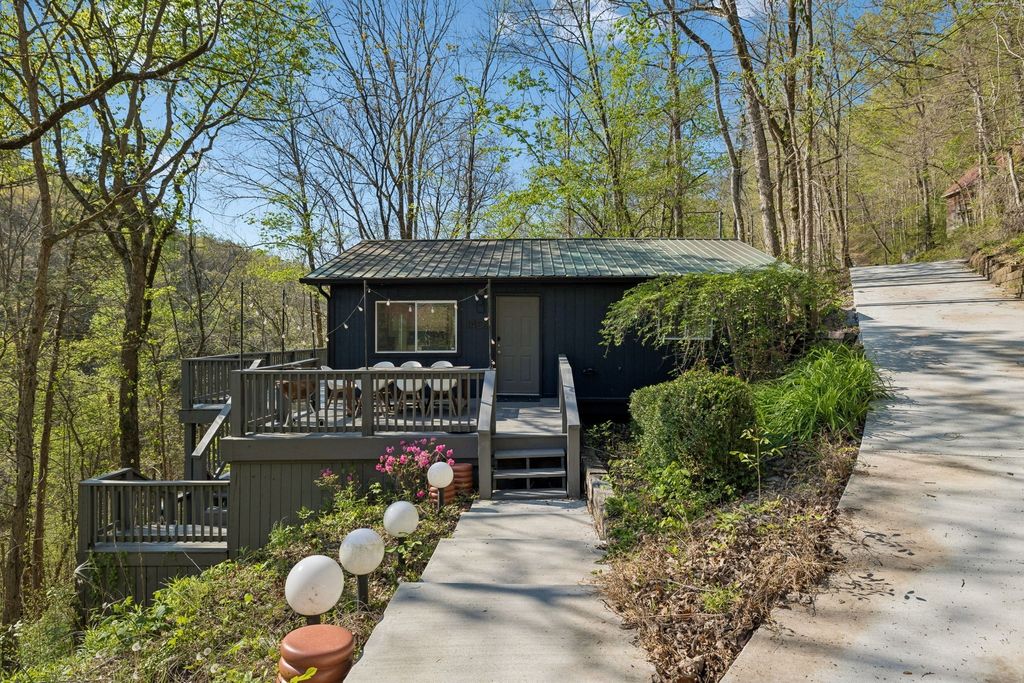 1407 Lakeside Dr, Smithville