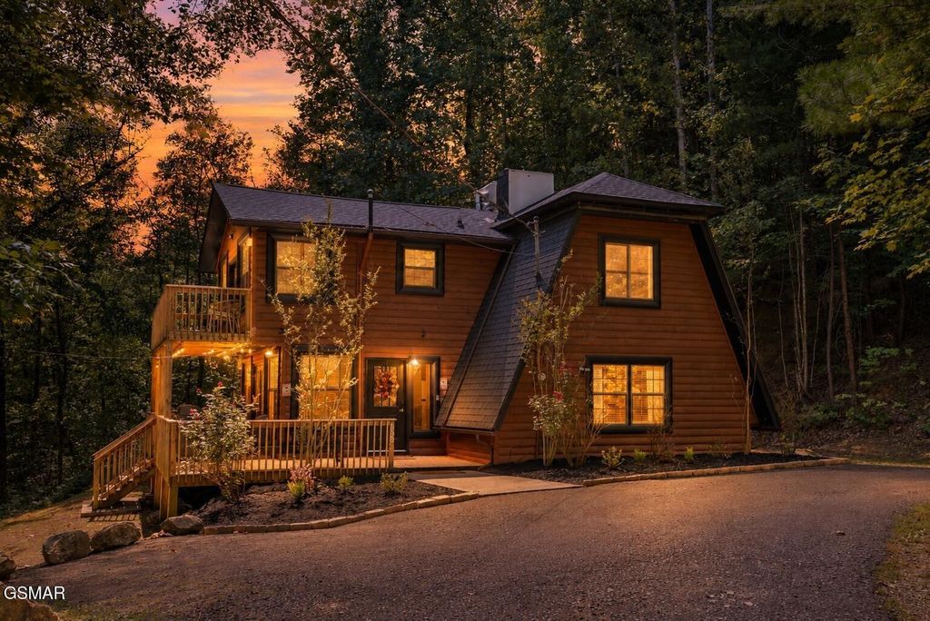 459 Sugar Mtn Way, Pigeon Forge
