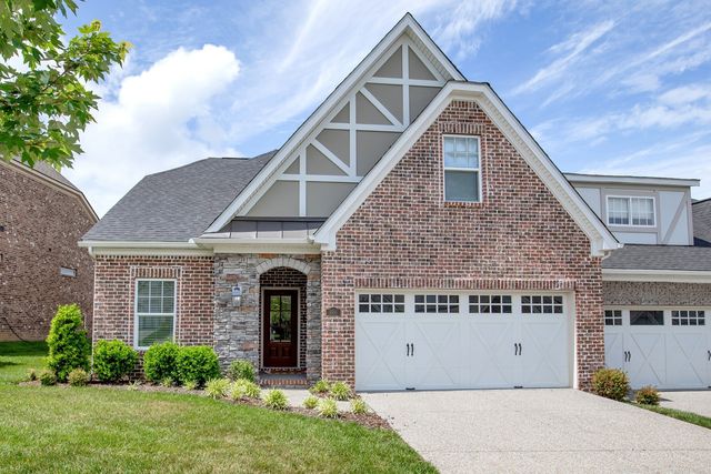 886 Cherry Grove Dr, Hendersonville