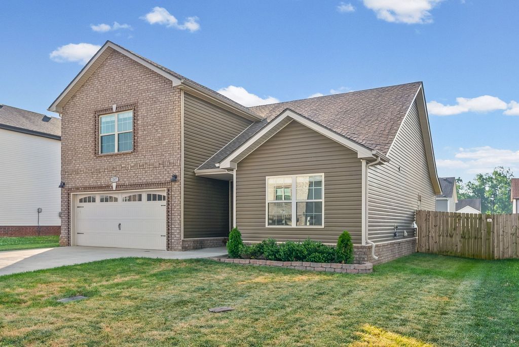 247 Dugger Dr, Clarksville